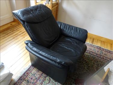 Abbildung: Zwei gleiche Sessel