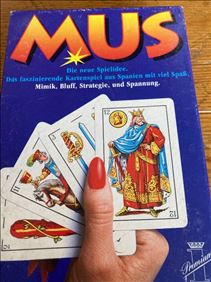 Abbildung: MUS. Kartenspiel ab 12 Jahre 