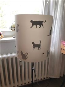 Abbildung: Stehlampe für Katzenliebhaber