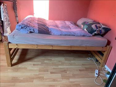 Abbildung: Bett Bettgestell Holz 1,40 x 2 meter