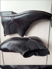 Abbildung: Neu) unbenutzt.Damen Leder Stiefeletten,Gr.37, Farbe: schwar