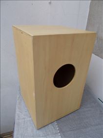 Abbildung: Cajon aus Birkenholz H 47 x B 30 x T 31 cm