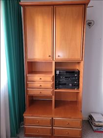 Abbildung: Kirschbaum-Schrank