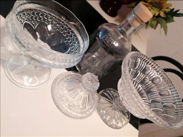 Abbildung: Glasschale, Flasche mit verschluss, 3 Teile DDR Zeiten 