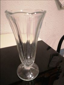 Abbildung: Blumenvase Glas mit Schliff 20 cm hoch DDR Zeiten 