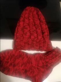 Abbildung: . Mütze und socke handgestrickt neu 26- 38 39